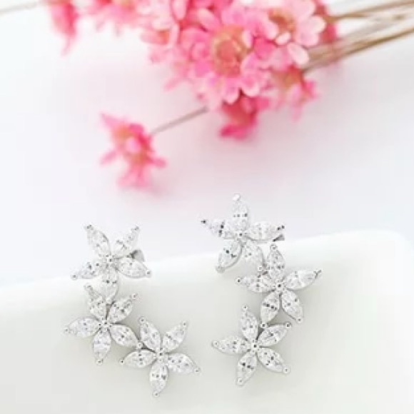 NEW!💙💎🌸GORGEOUS!🌸QUALITY!🌸CZ🌸FLOWERS!🌸💎💙 - Picture 7 of 8